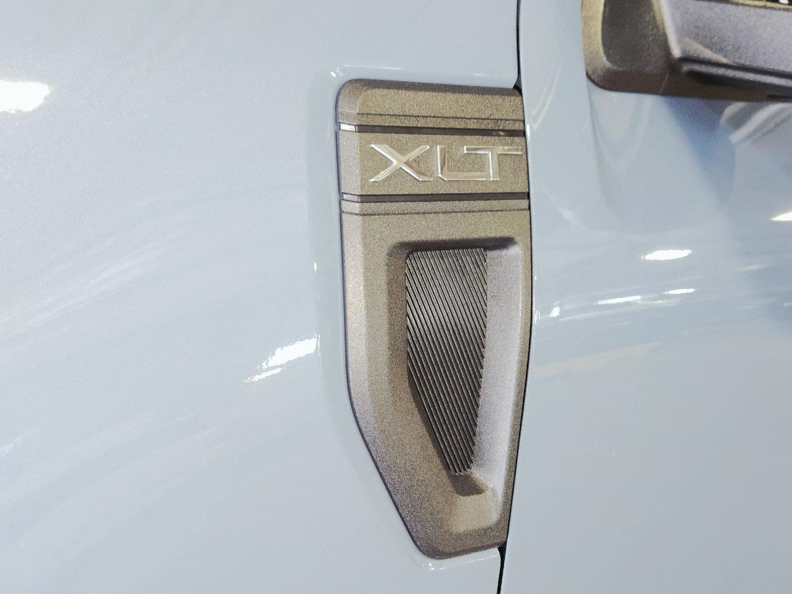 New 2026 Azure Gray Metallic Tri-Coat Ford XLT image 44