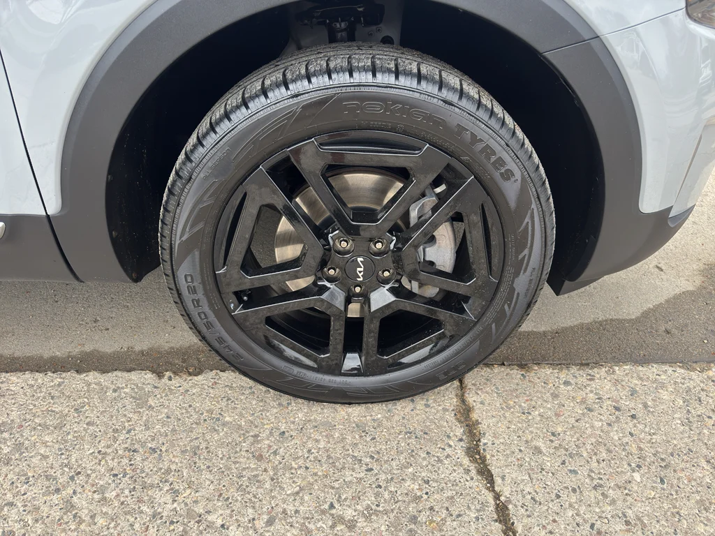 Used 2023 Wolf Gray Kia SX Prestige X-Line image 9