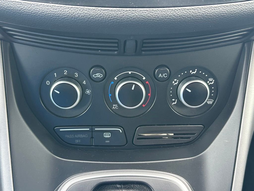 Used 2014 Blue Ford SE image 18