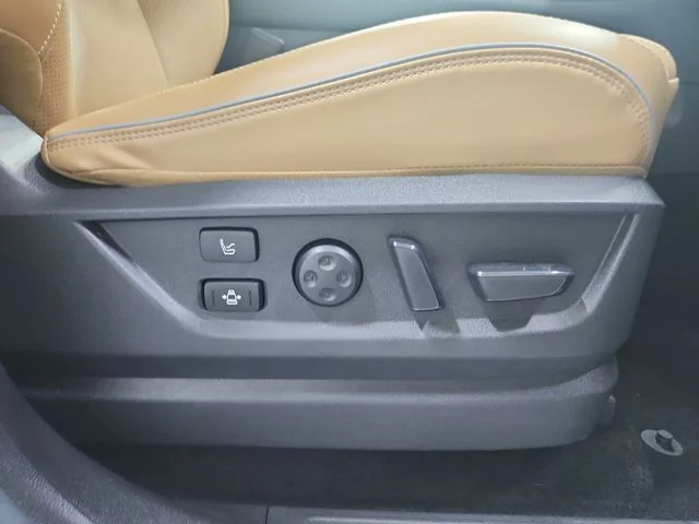 Used 2025  INFINITI SENSORY image 40