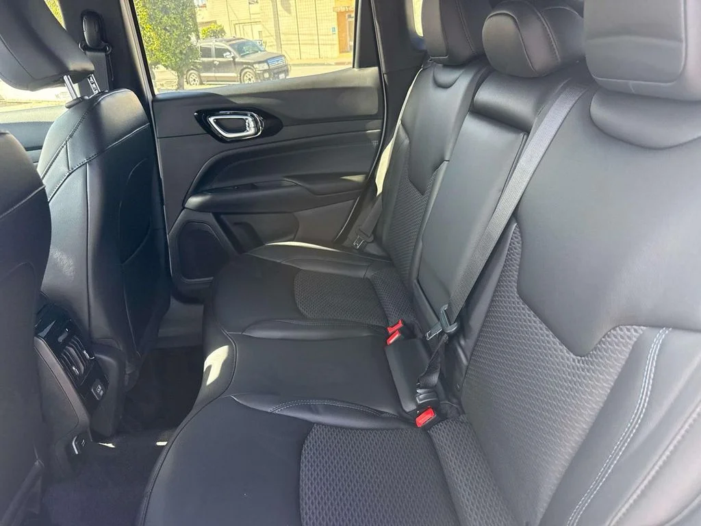 New 2026 White Jeep Latitude image 9