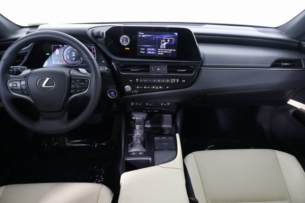 Used 2022 White Pearl Lexus 300h image 8