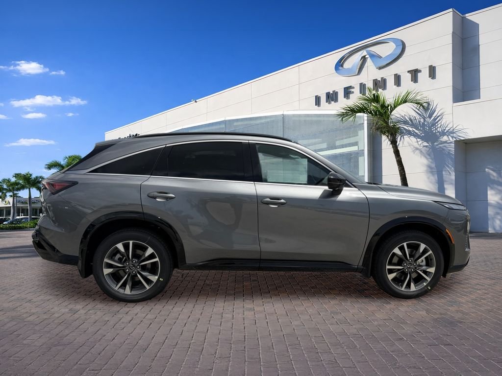 New 2027 GRAPHITE SHADOW INFINITI Luxe AWD image 8
