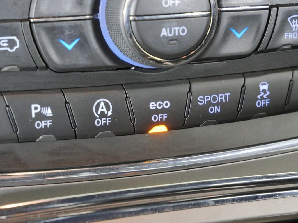 Used 2017 Red Jeep Altitude image 46
