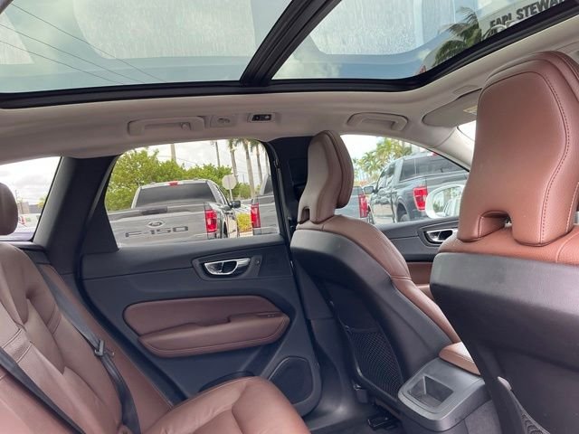 Used 2019 White Volvo T5 Momentum image 38