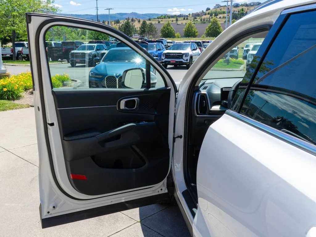 New 2026 Glacial White Pearl Kia S image 16