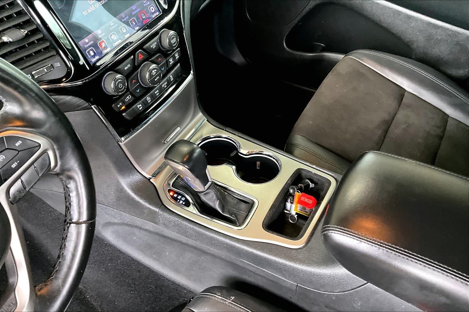 Used 2020 Granite Crystal Metallic Clearcoat Jeep Altitude image 16