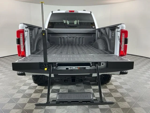 New 2026 Oxford White Ford XLT image 8