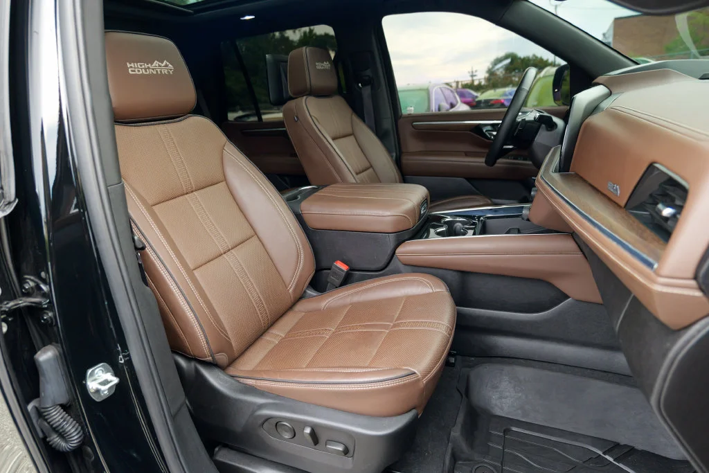 Used 2025 Black Chevrolet High Country image 39