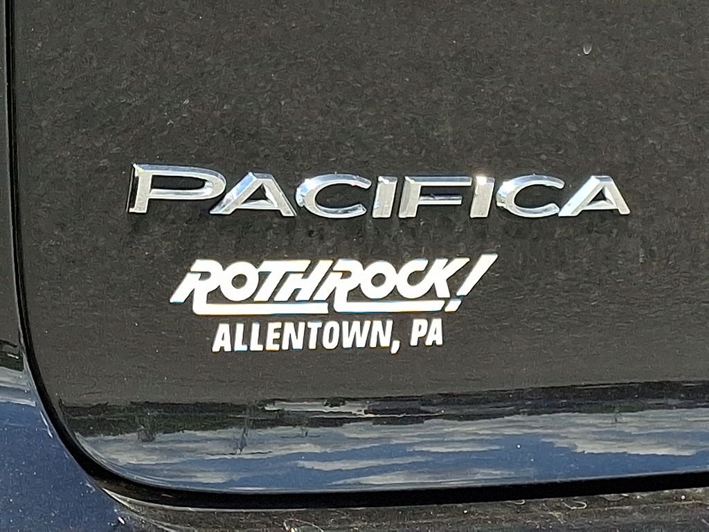 Used 2022 Black Chrysler Limited image 10