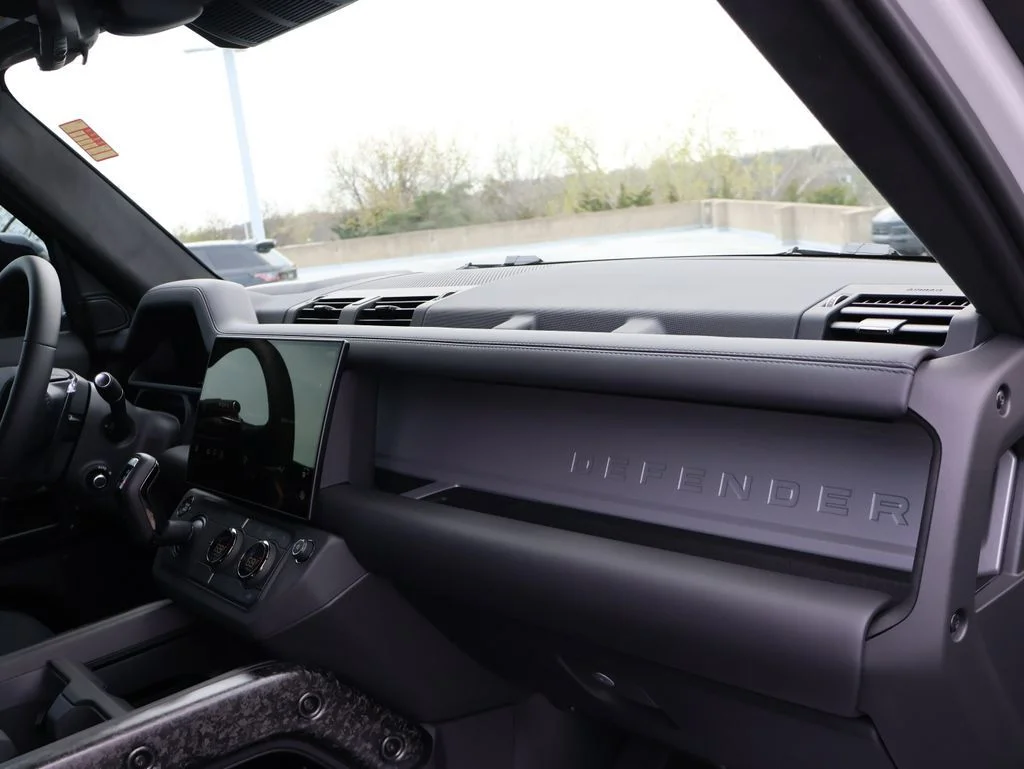2026 Land Rover Defender OCTA - Photo 13
