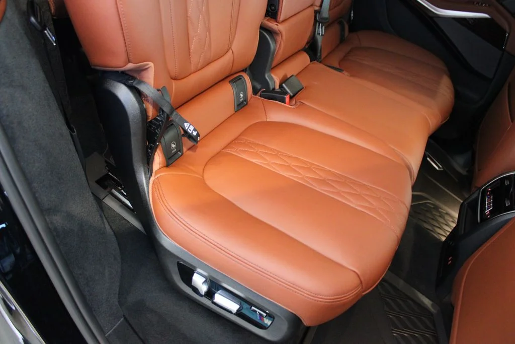 New 2027 Black Sapphire Metallic BMW M60i image 23