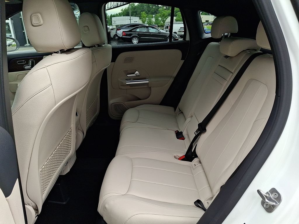 New 2026 Polar White Mercedes-Benz GLA 250 image 10