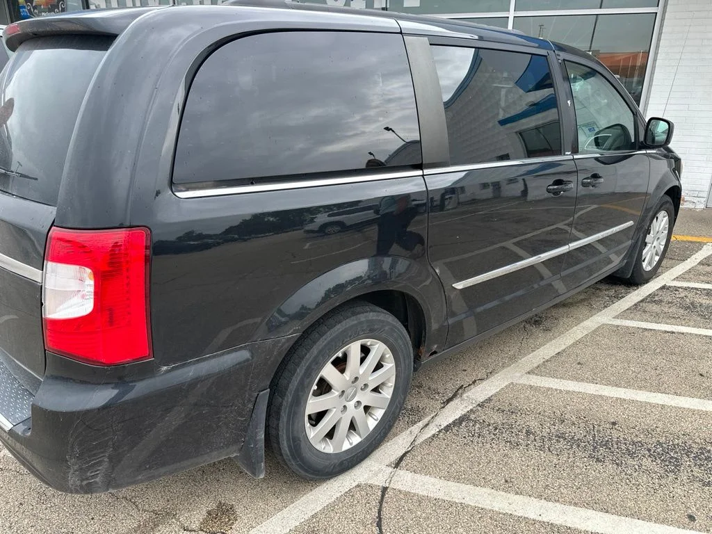 Used 2014 Black Chrysler Touring image 4