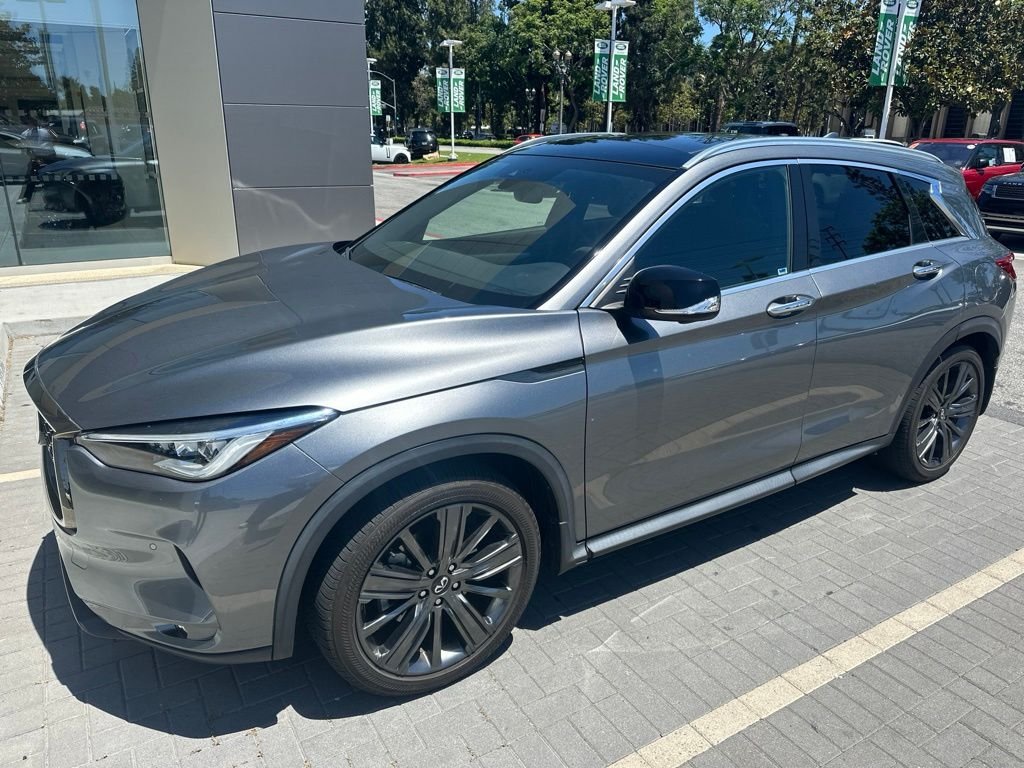 Used 2020 Gray INFINITI ESSENTIAL image 1