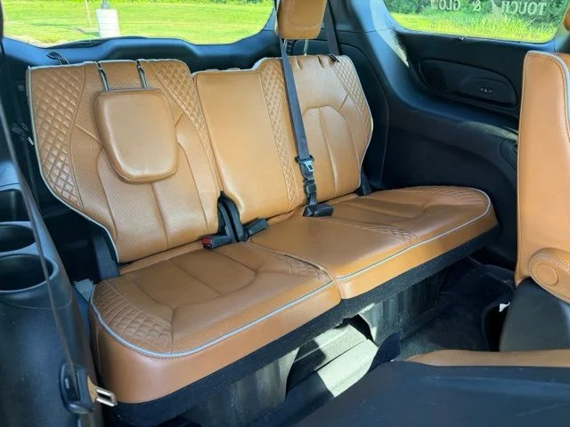 Used 2022 Silver Chrysler Pinnacle image 9