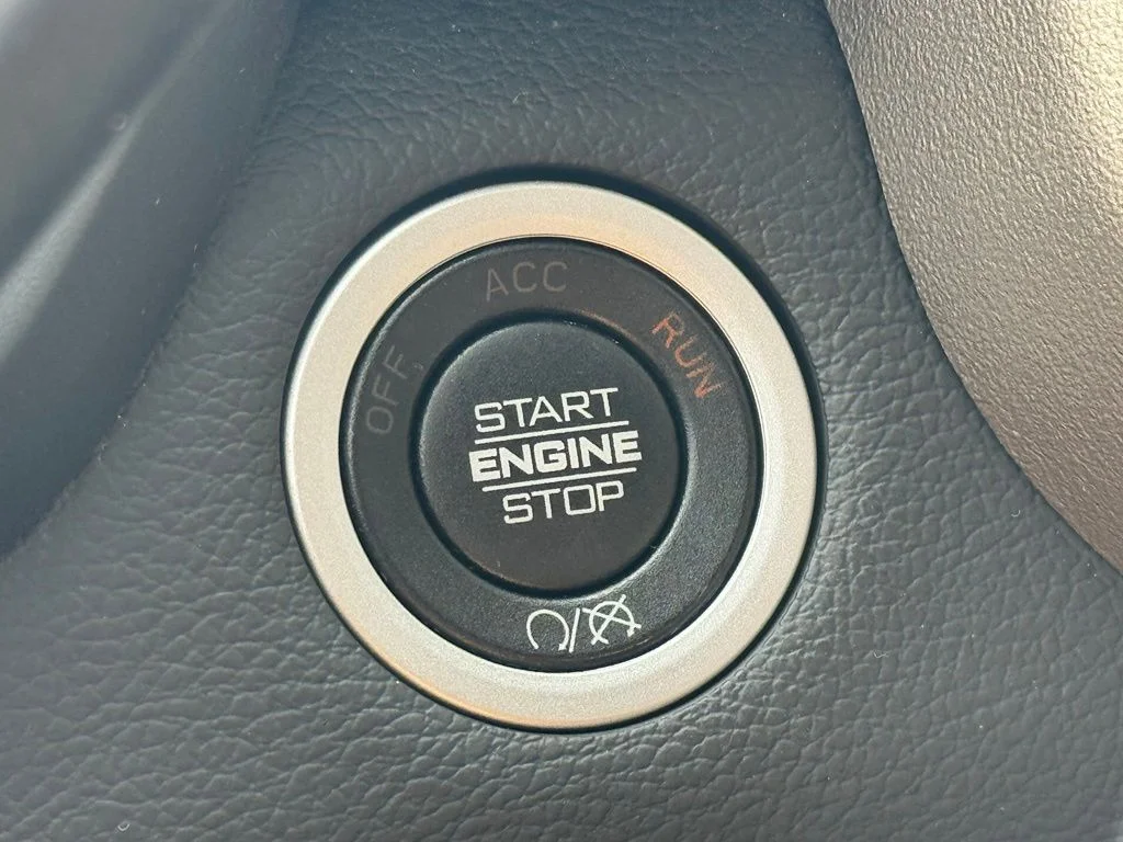 Used 2020 Blue Ram Laramie image 25