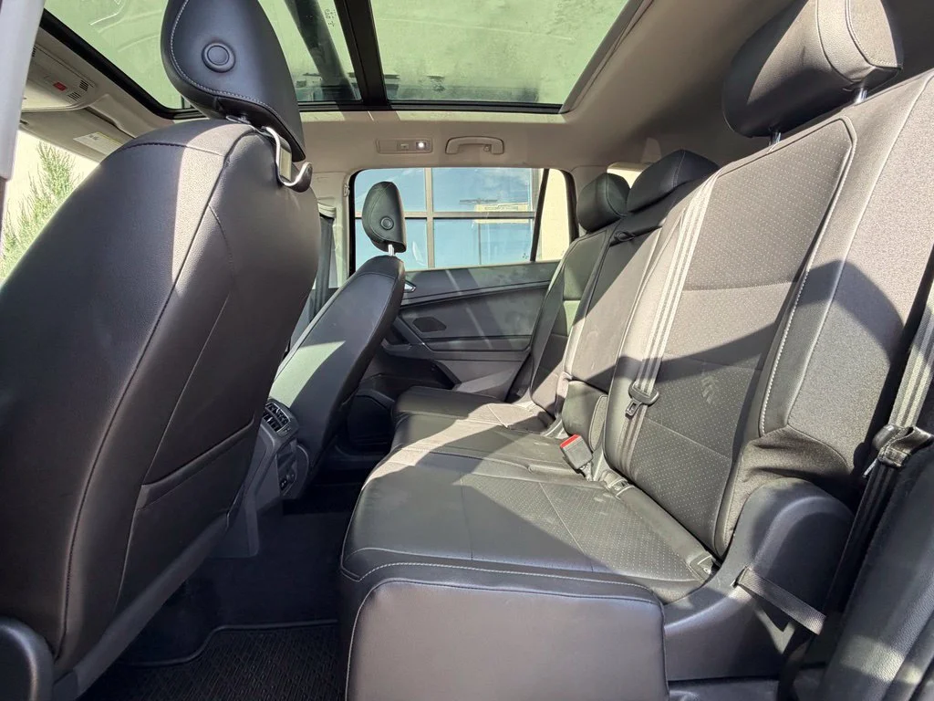 Used 2018 Black Volkswagen 2.0T SEL image 10