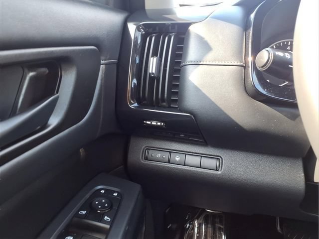Used 2024  Nissan SV image 15