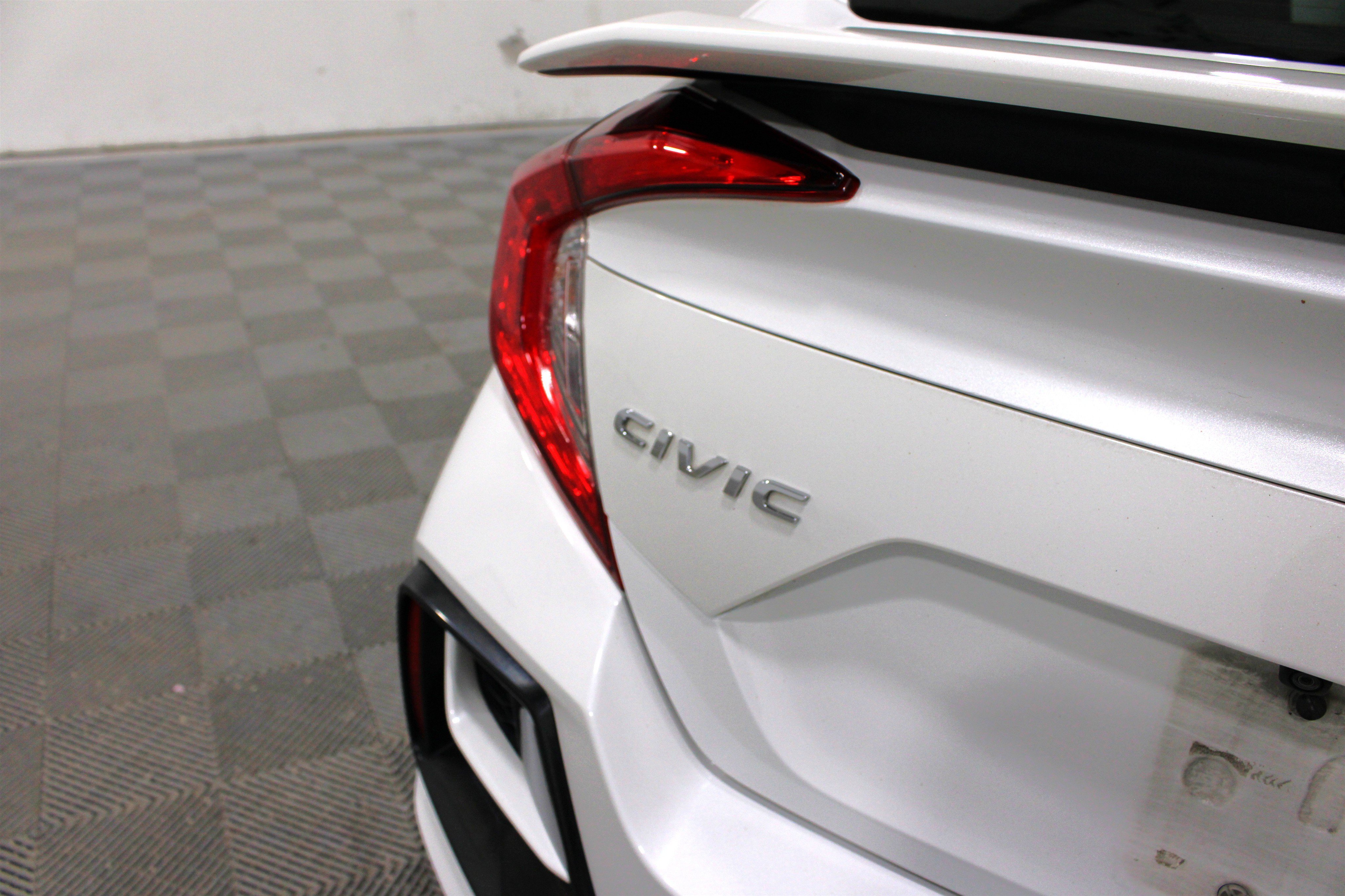 Used 2020 Platinum White Pearl Honda  image 25