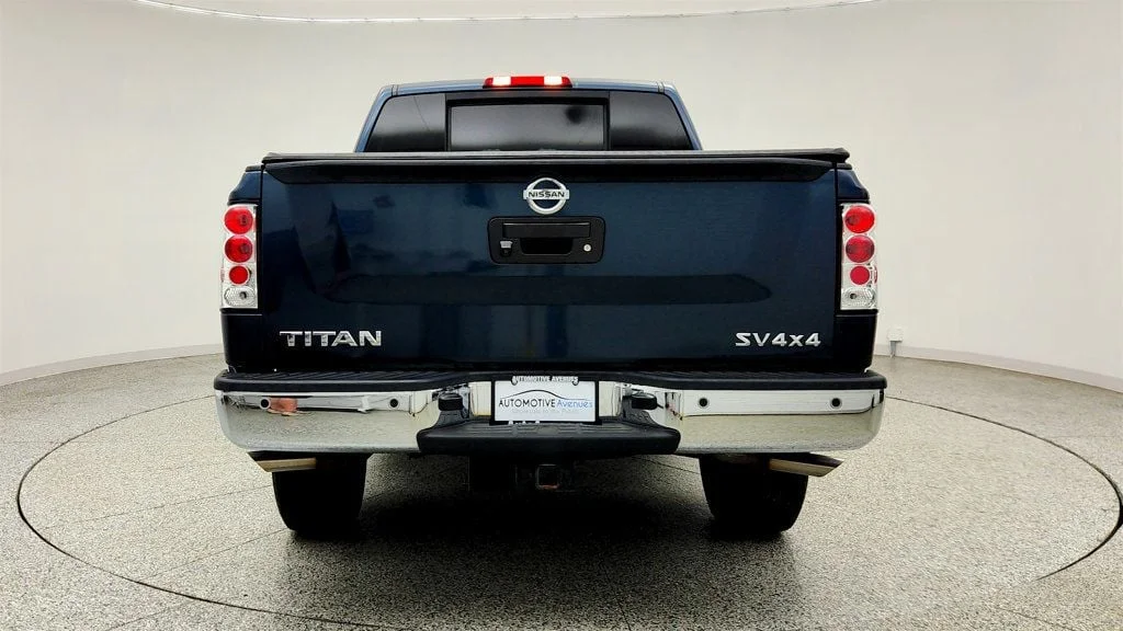 Used 2014 Graphite Blue Metallic Nissan 4WD Crew Cab SWB SV image 6