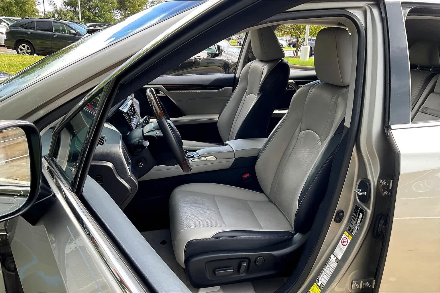 Used 2017 Atomic Silver Lexus  image 8