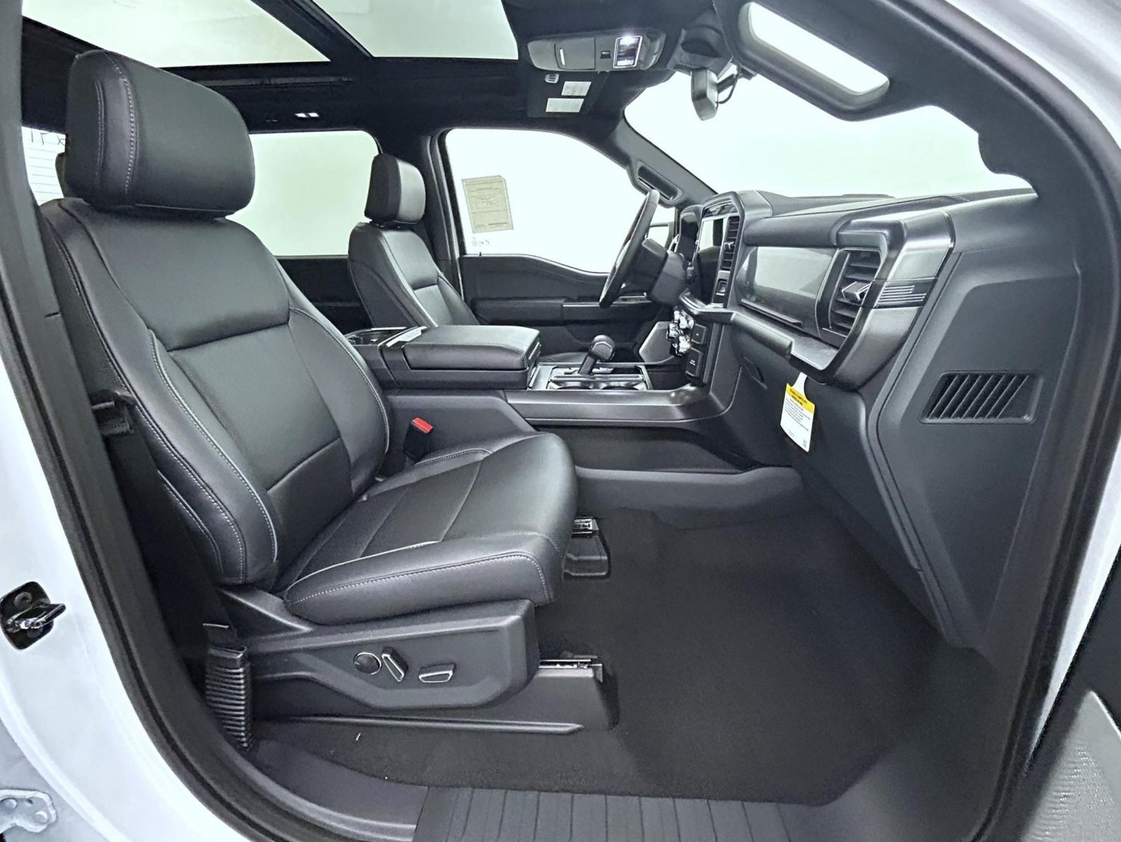 New 2026 Oxford White Ford Lariat image 15