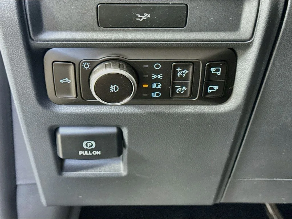 New 2026 Oxford White Ford XLT image 10