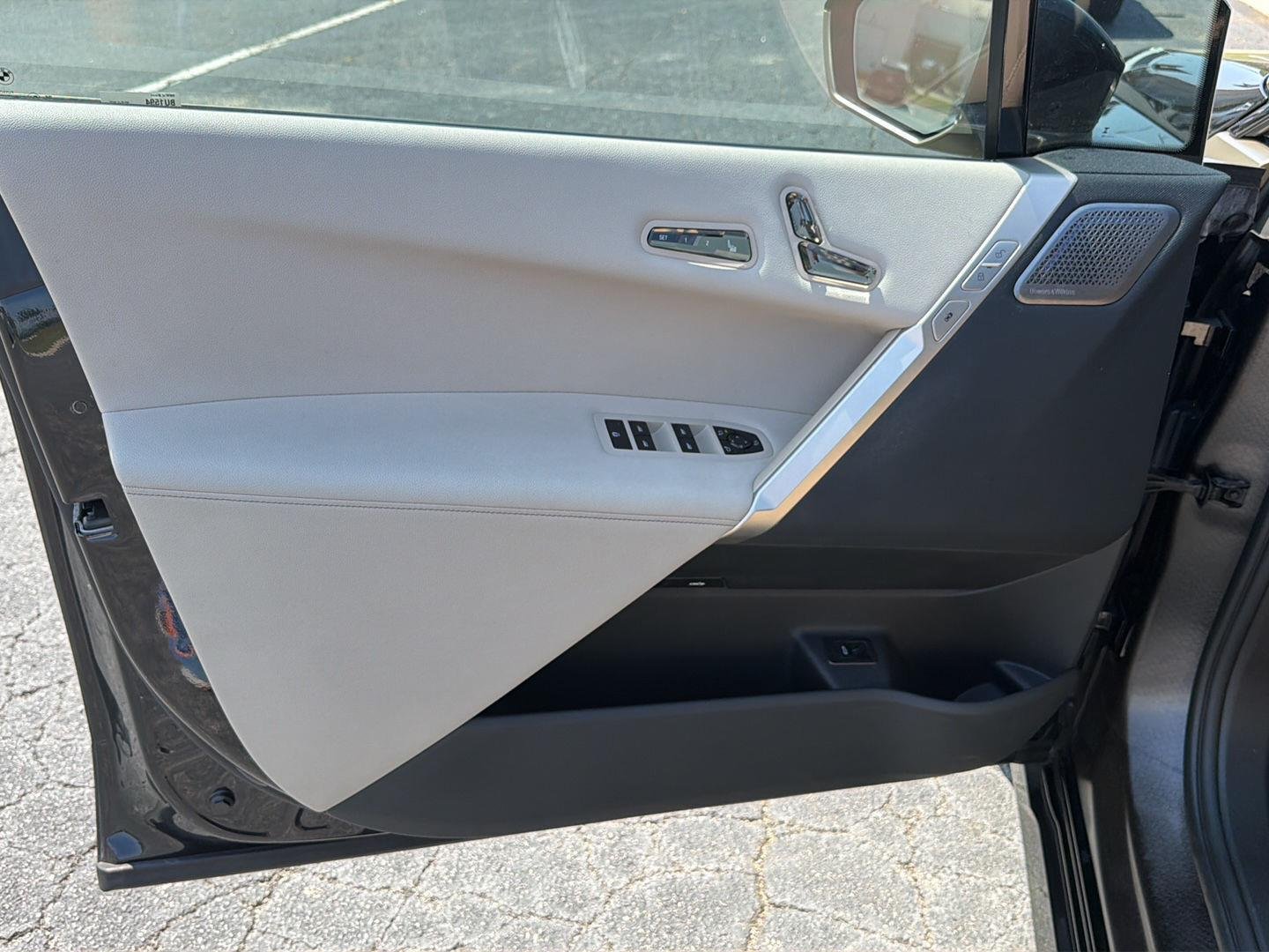Used 2024 Black Sapphire Metallic BMW M60 image 17