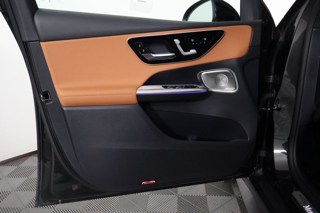 New 2027 Graphite Grey Metallic Mercedes-Benz GLC 300 image 7