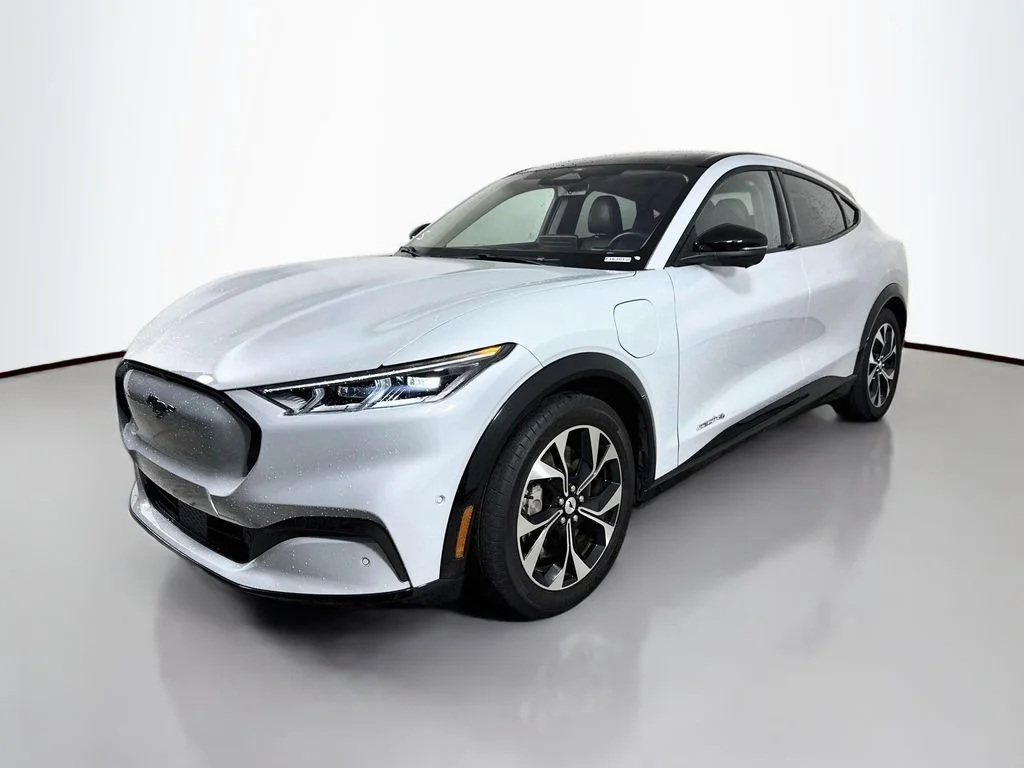 Used 2023 Space White Metallic Ford Premium image 10