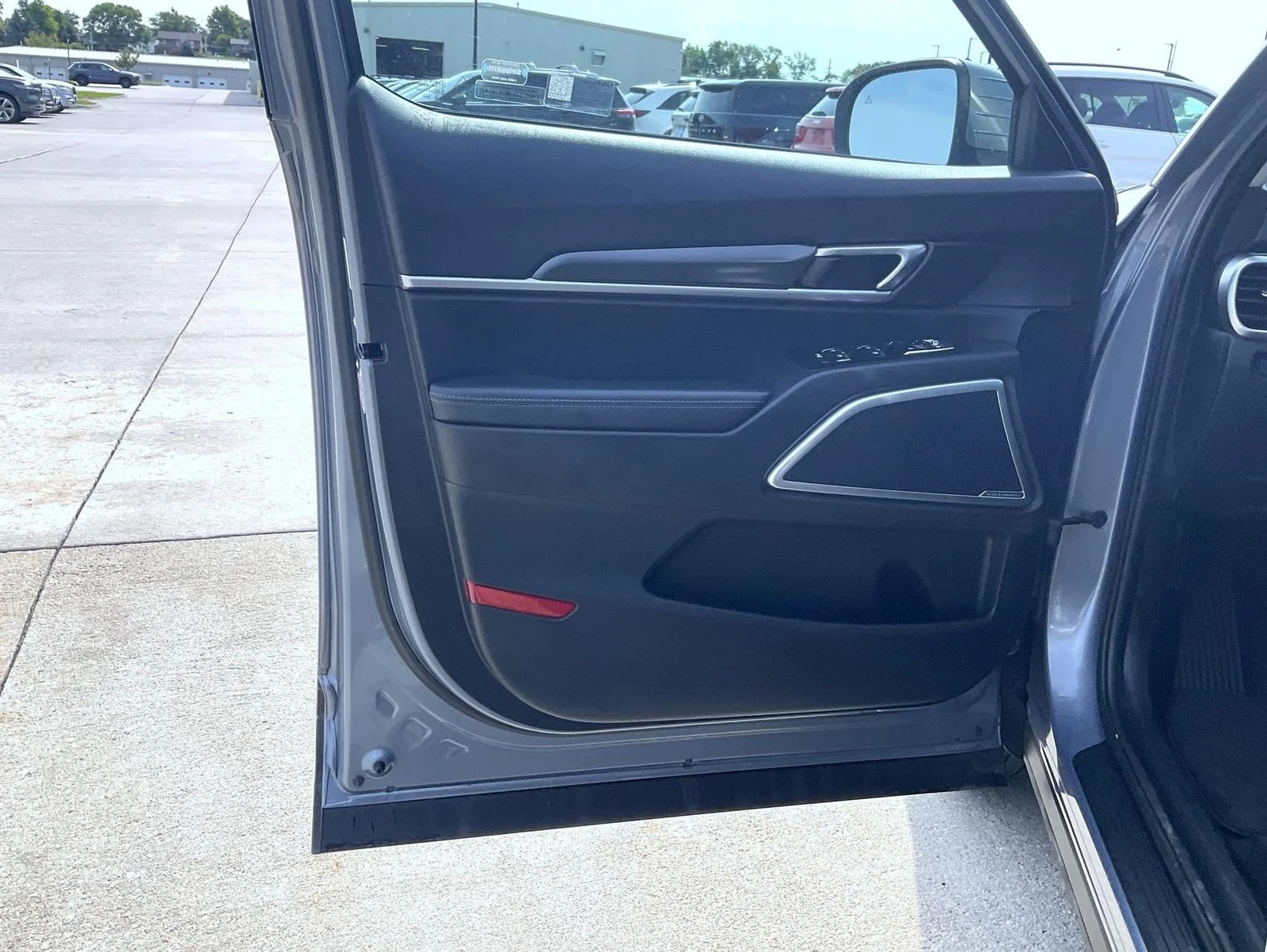 Used 2025 Silver Kia S image 10