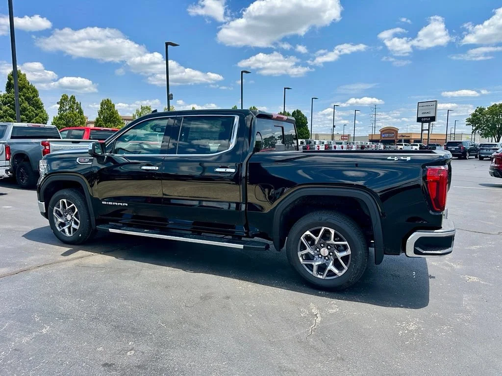 2026 GMC Sierra 1500 SLT - Photo 7