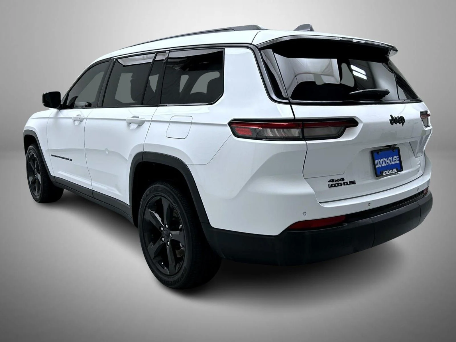 Used 2023 White Jeep Altitude image 7