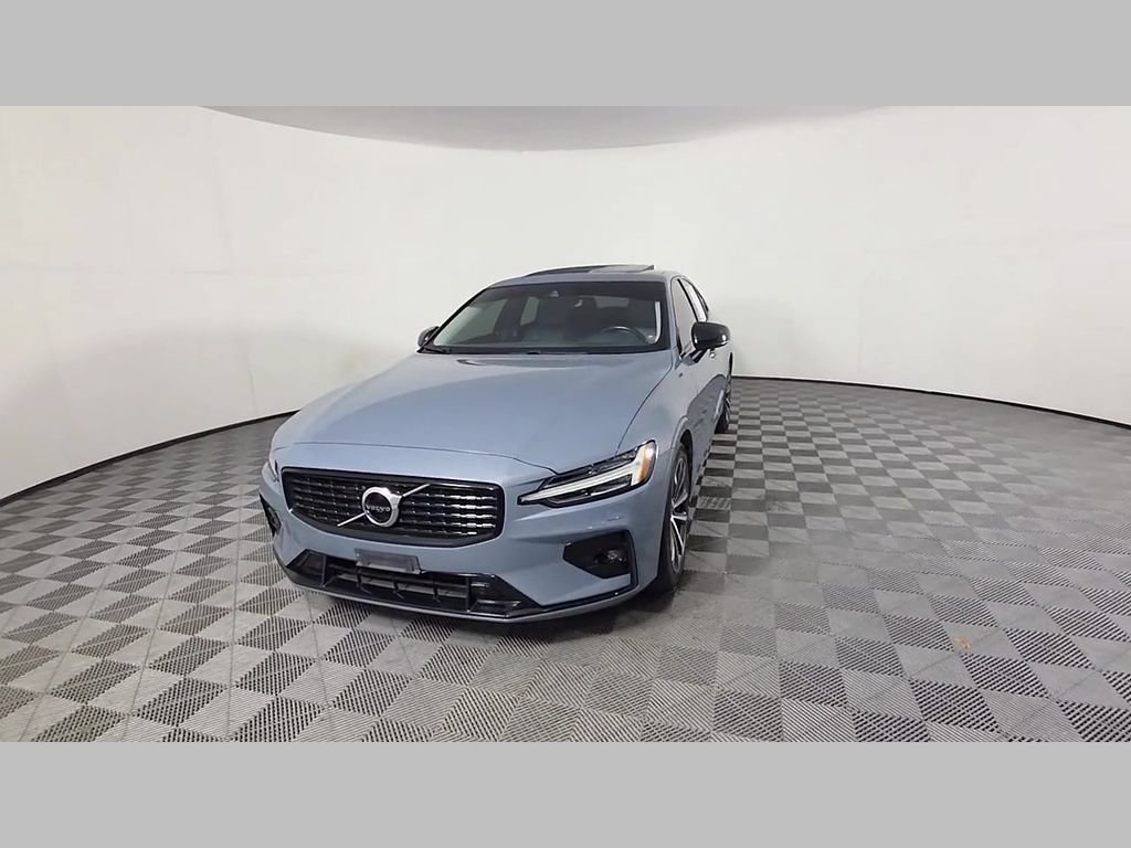 Certified Used 2022 Gray Volvo Momentum image 51