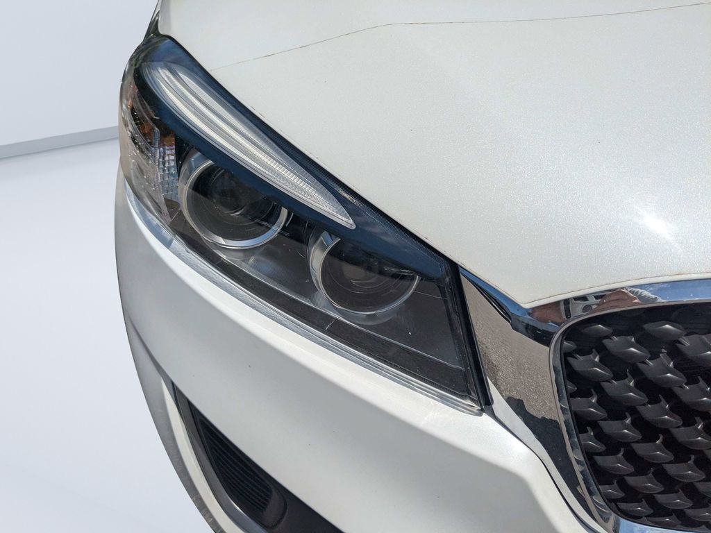 Used 2017 White Kia LX image 9