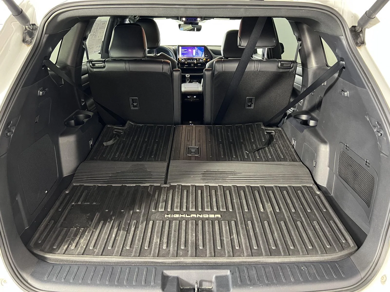 Used 2024 Wind Chill Pearl Toyota XSE image 29