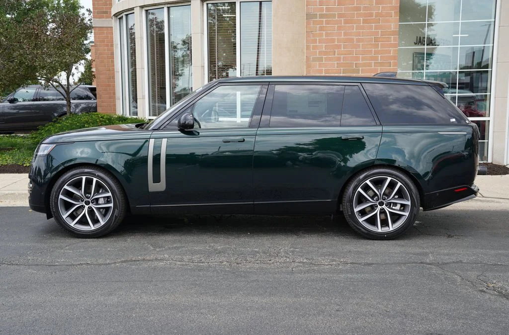 New 2026 British Racing Green Land Rover SE image 2