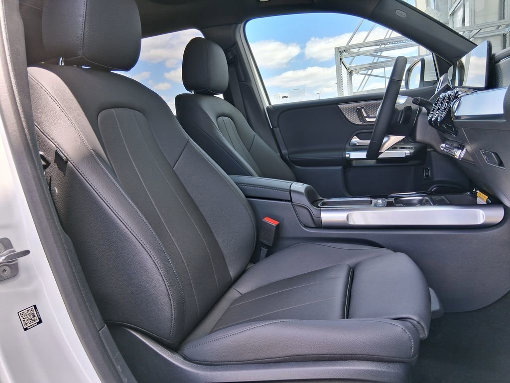 New 2026 Polar White Mercedes-Benz GLB 250 image 57