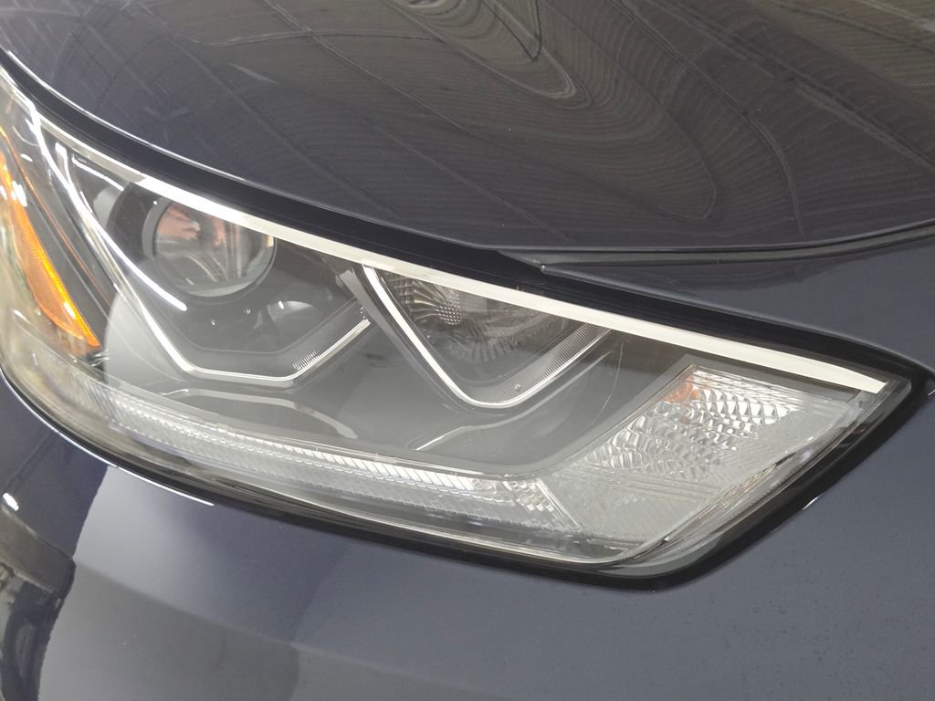 Used 2021  Toyota Limited image 14