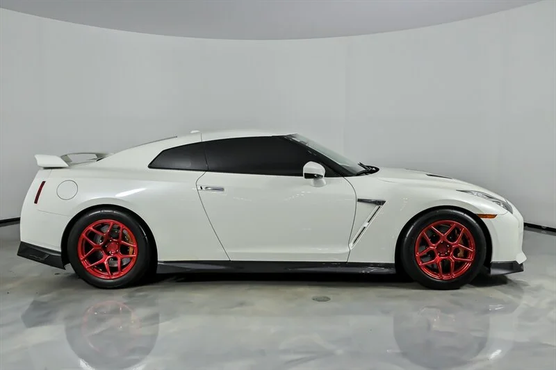2019 Nissan GT-R Premium - Photo 13