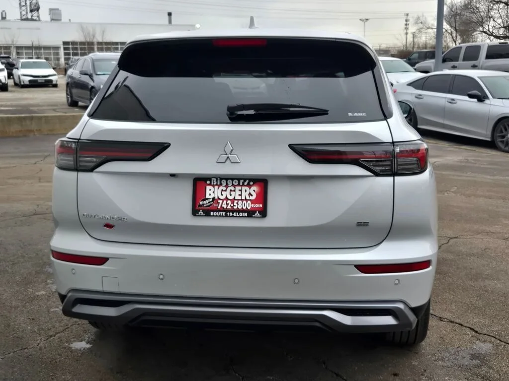 New 2026 White Mitsubishi SE image 12