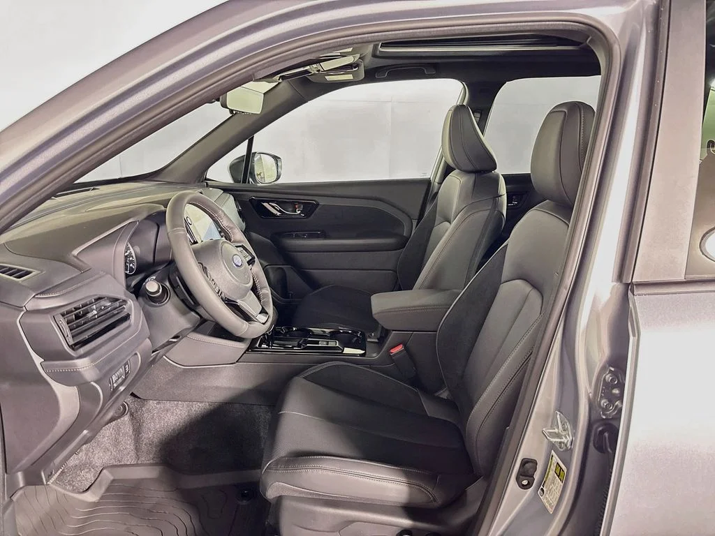 New 2026 ICE SILVER METALLIC Subaru Touring image 11