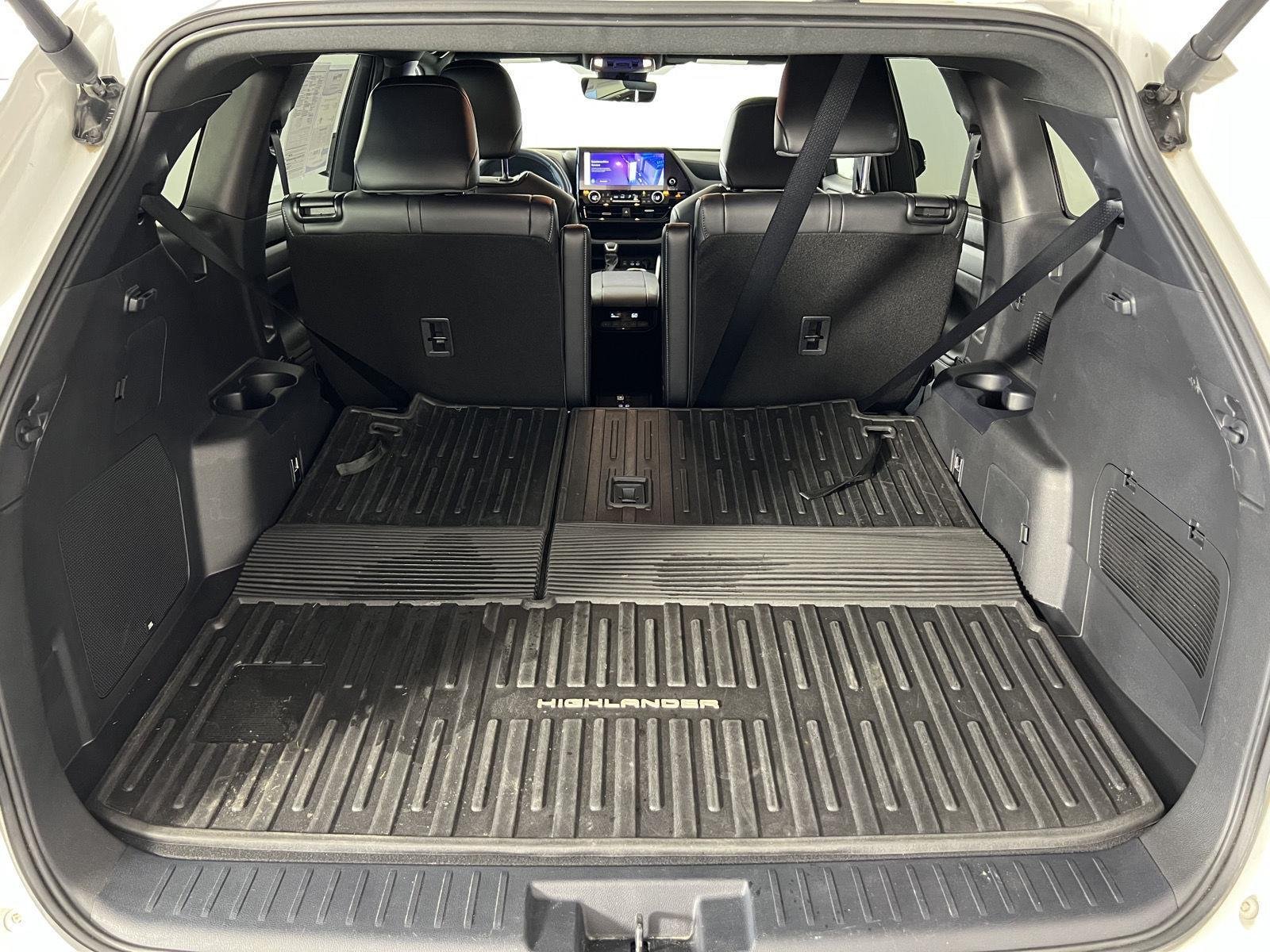 Used 2024 Wind Chill Pearl Toyota XSE image 29