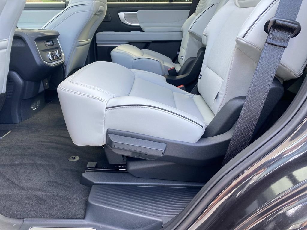 New 2027 Dark Matter Gray Metallic Ford Platinum image 10