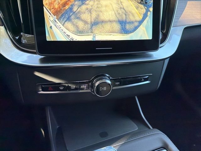 New 2026 Crystal White Volvo Plus image 21