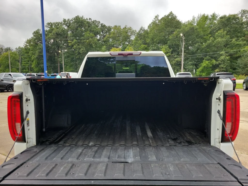 Used 2021 White GMC AT4 image 8