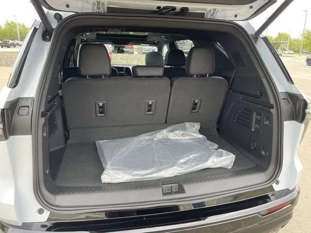 New 2026 Polar White Tricoat Chevrolet High Country image 23