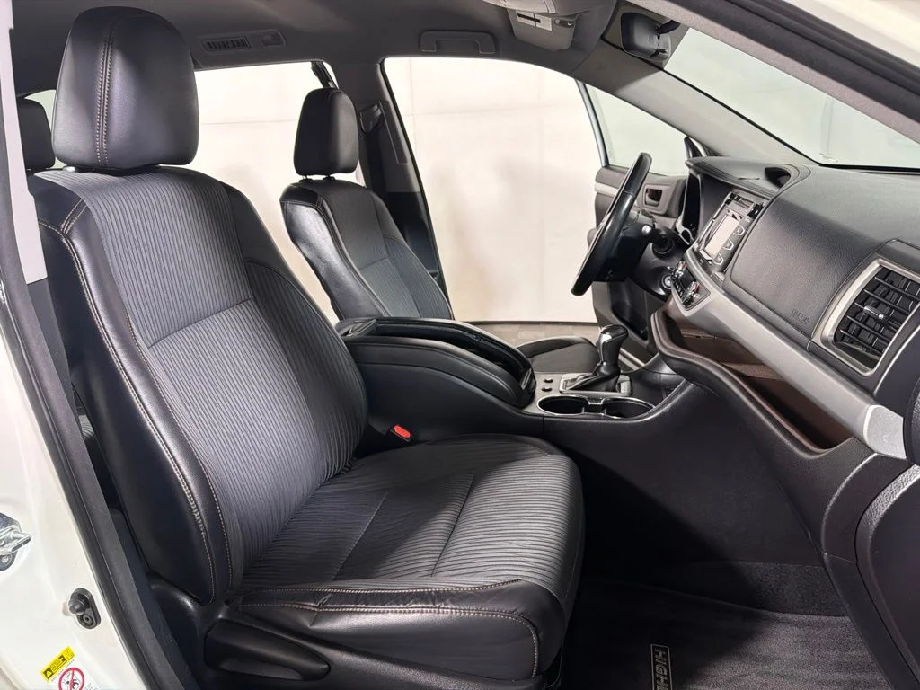 Used 2015 White Toyota LE Plus V6 image 25