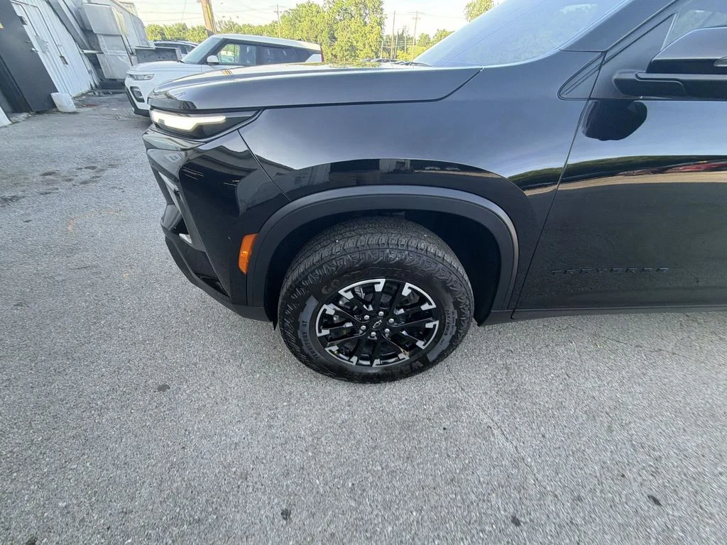 Used 2025 Black Chevrolet Z71 image 10